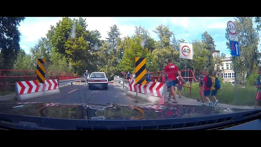 W tym miejscu notorycznie wymuszane jest pierwszeństwo ! (video)