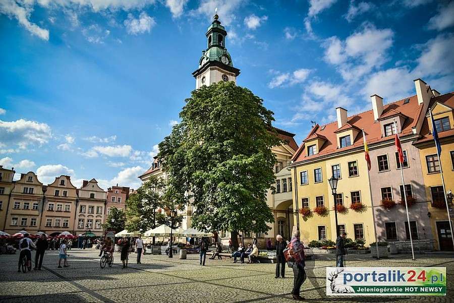 Jelenia Góra : Młodzież uczciła godzinę 