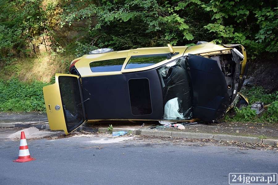 Auto dachowało w Szklarskiej Porębie