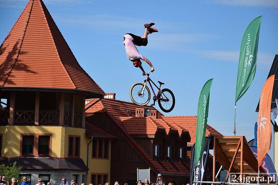 Efektowne skoki do wody zakończyły tegoroczny Bike Week