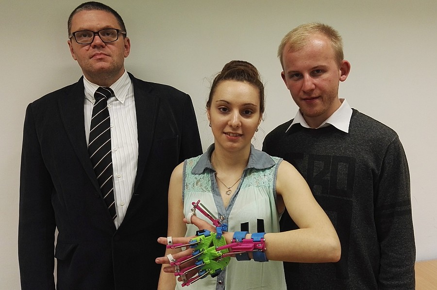 Orteza do wspomagania rehabilitacji dłoni - ciekawy projekt studentów KPSW
