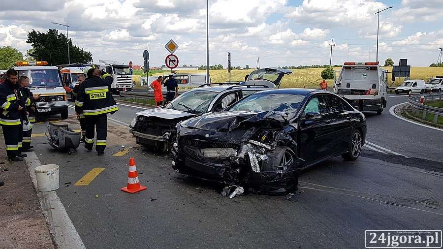Niebezpieczny zjazd z autostrady w stronę Jeleniej Góry