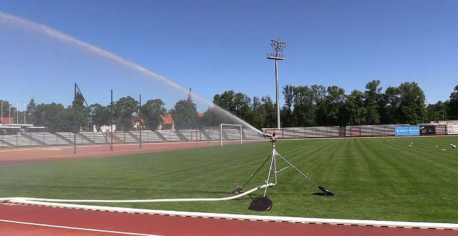 Koniec kłopotów z murawą na stadionie przy ul. Złotniczej ?