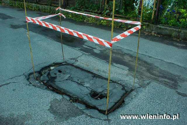 Rozpoczął się remont studzienki. Czy władze zdążą przed zimą?