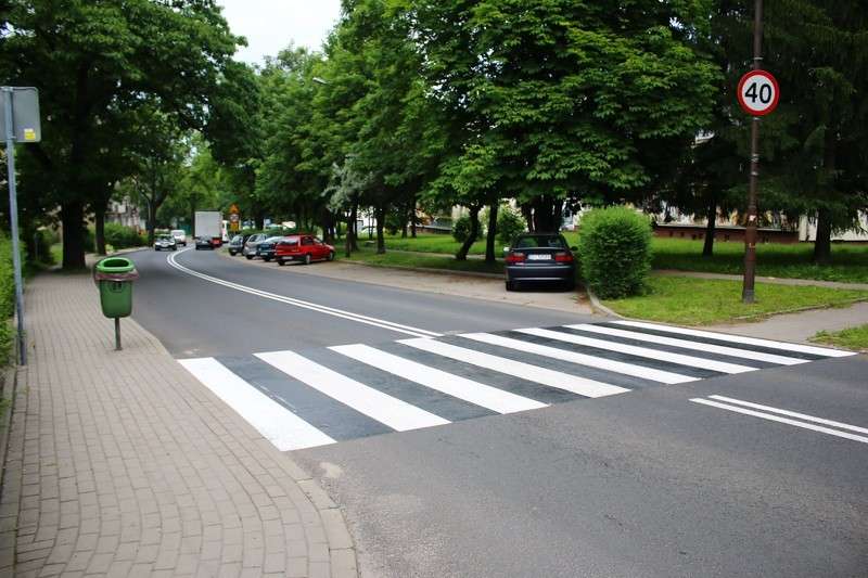 Zbliża się finał malowania oznaczeń poziomych na jeleniogórskich drogach.