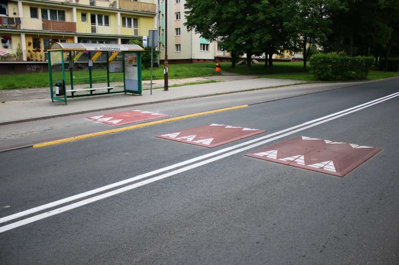 Skrzyżowanie na ul. Podgórzyńskiej w końcu wygląda jak należy?