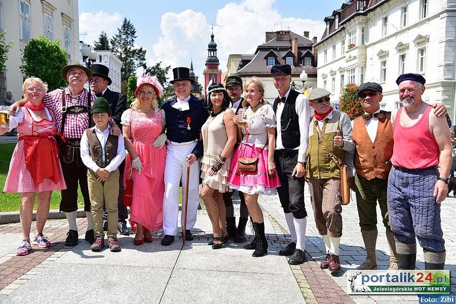 Jelenia Góra : Parada rowerów retro