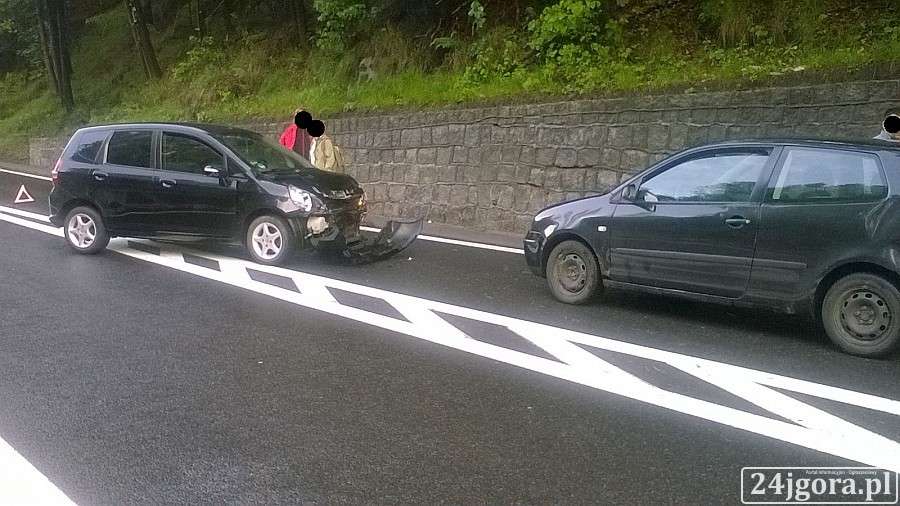 Zderzenie trzech aut pod Szklarską Porębą