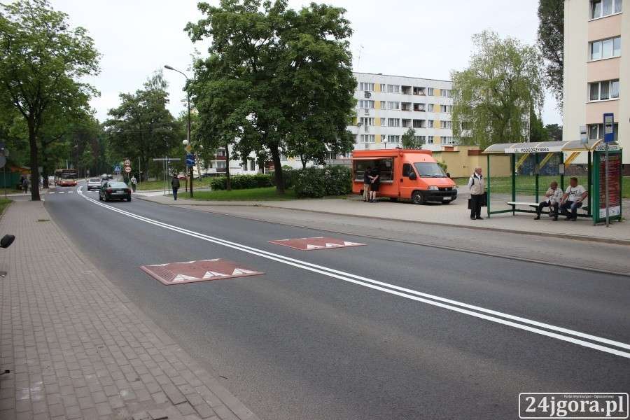 Drogowy absurd na Podgórzyńskiej