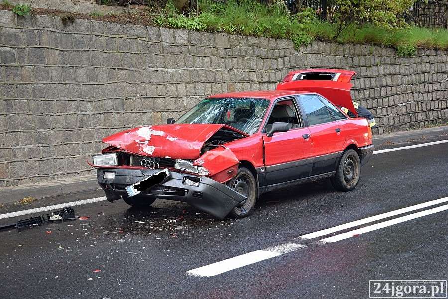 Szklarska Poręba - Audi uderza w busa