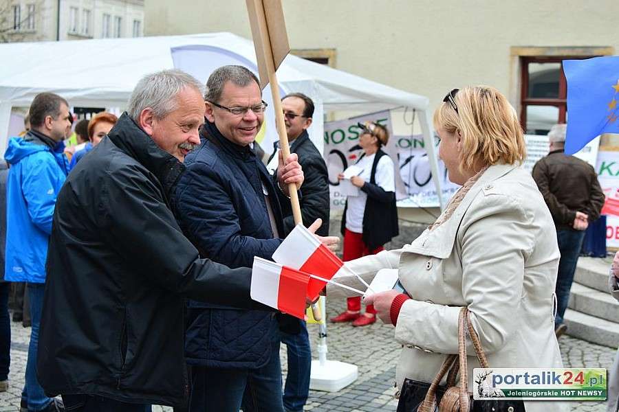 Akcja KOD-u na Placu Ratuszowym
