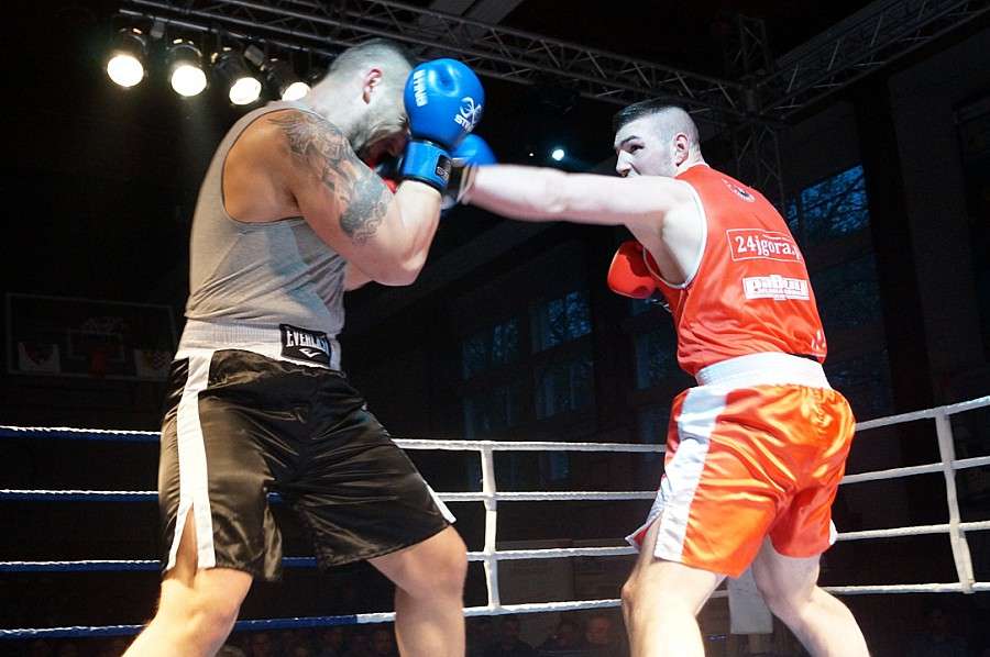 Kolejne sukcesy pięściarzy Red Fighters 