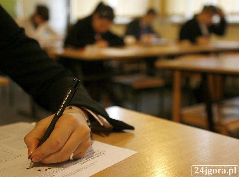 Gimnazjaliści rozpoczną dziś sesję egzaminacyjną