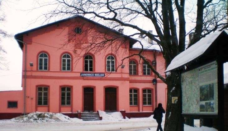 Dworzec w Janowicach Wielkich do dalszego remontu