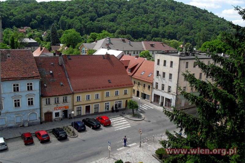 W szale obciął sobie dłoń, znęcał się nad matką. Mieszkańcy Wlenia przerażeni.