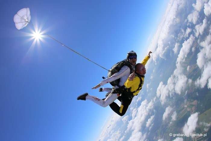 Marzysz o skoku spadochronowym? Wybierz tandem!