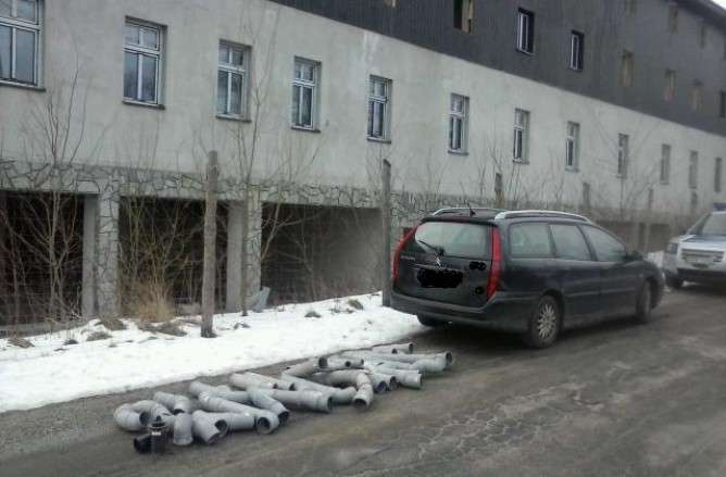 Wpadł podczas kradzieży rur