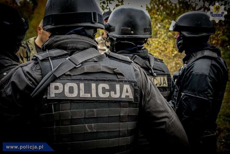 Podłożyli ładunek wybuchowy pod samochód