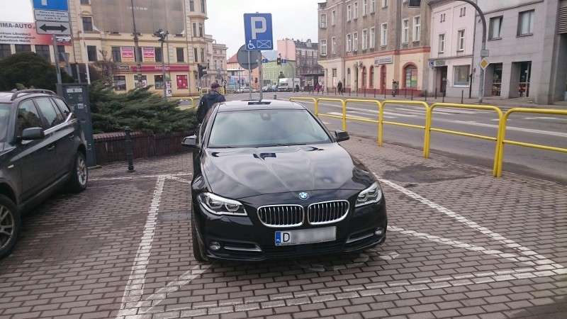 Wymyślił sposób na parkowanie na kopercie	