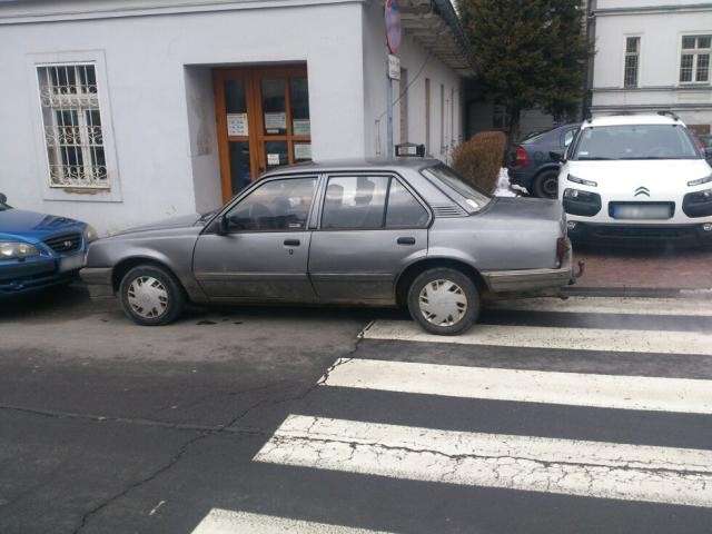 Zostawił auto z pracującym silnikiem