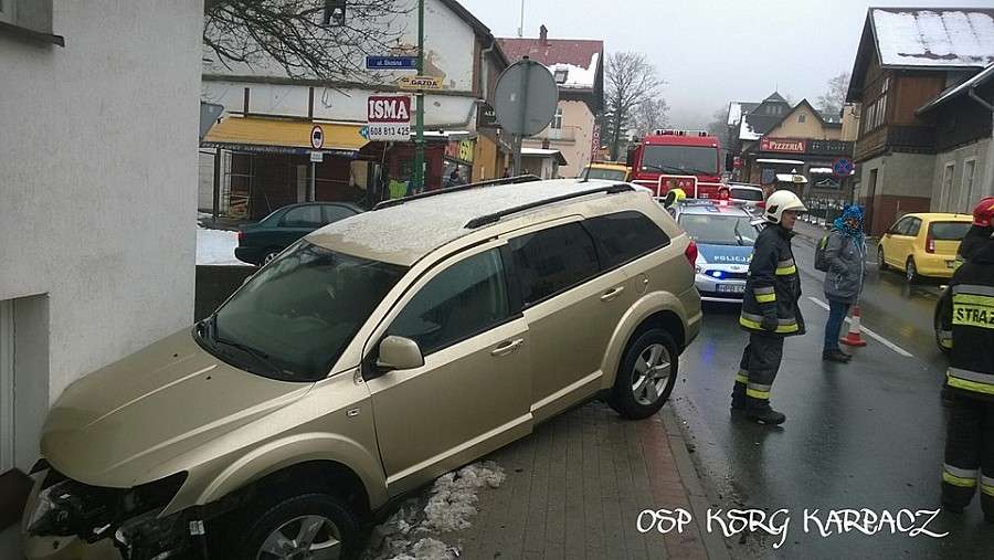 Karpacz : Fiatem wjechał w budynek