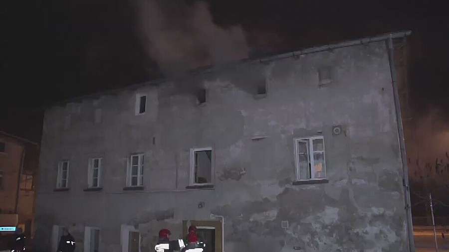 Pożar domu wielorodzinnego w Kamiennej Górze. Nie ma ofiar