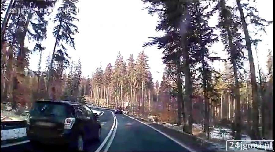 Trzy razy wyprzedzał na podwójnej ciągłej - zobacz video