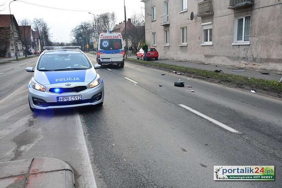 Potrącił na przejściu dla pieszych dwie osoby. Stan jednej z nich ciężki.
