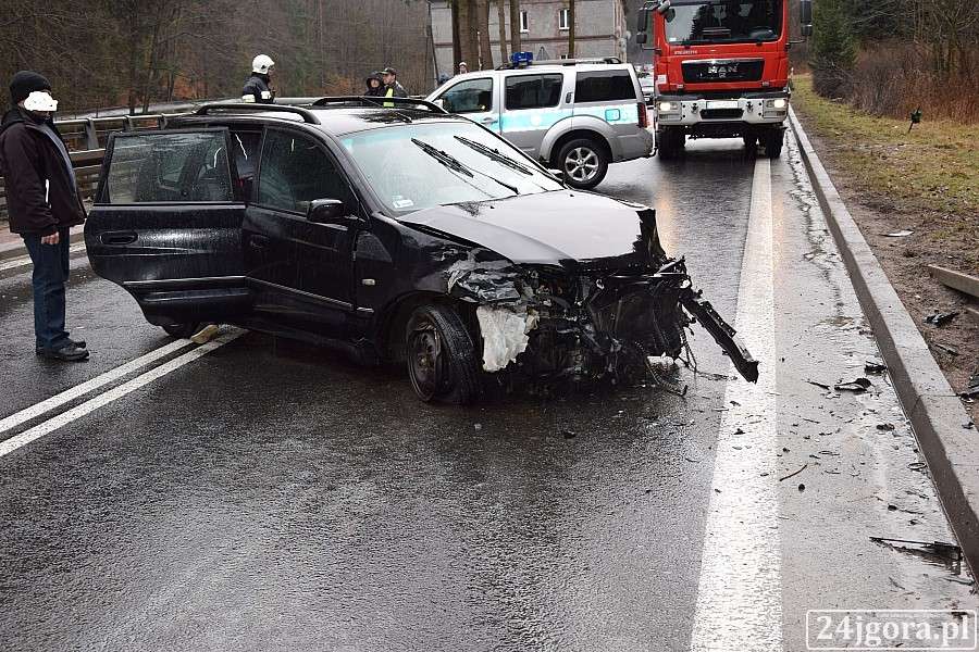 Zderzenie trzech aut pod Szklarską Porębą