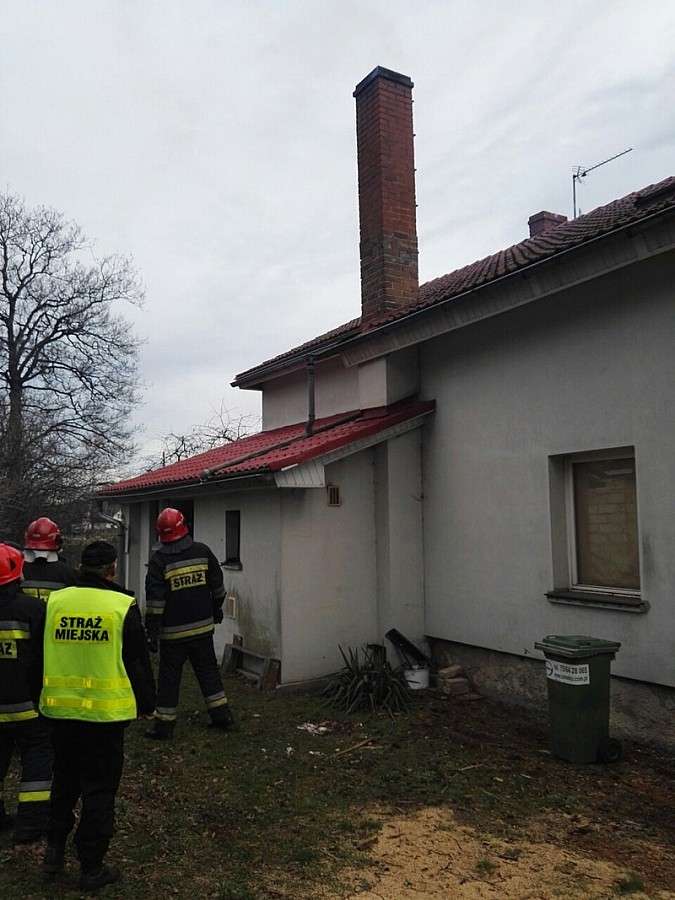 Płonąca sadza w kominie przy Francuskiej