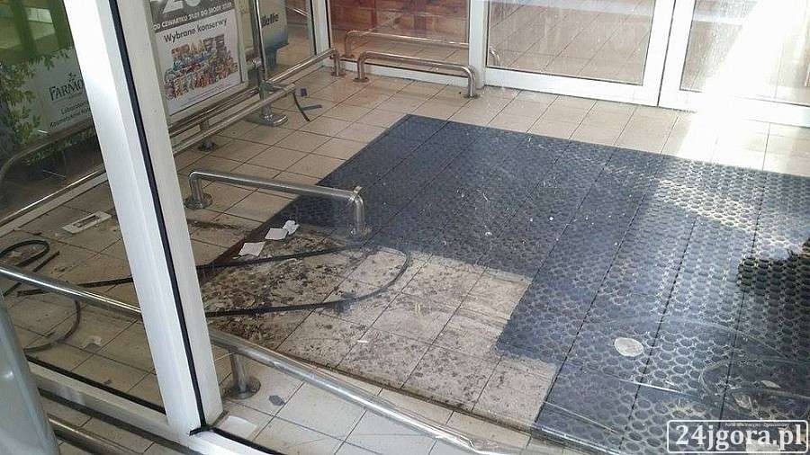 Ukradli bankomat z Biedronki