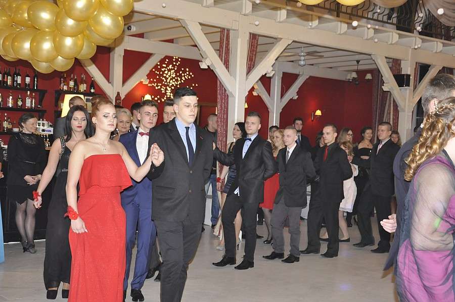 Bal maturalny uczniów ZSTiL w Piechowicach