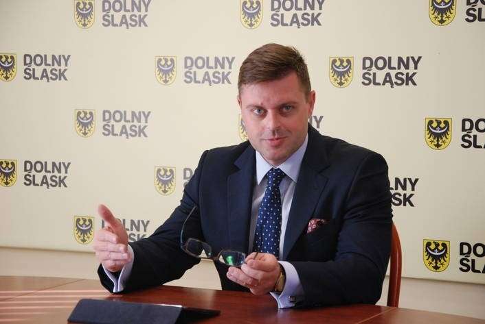 Droga na Okraj : Jeśli powiat nie ma 5 tys. miesięcznie na odśnieżanie to wstyd !