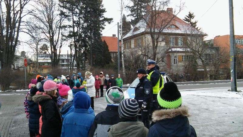 Jeleniogórscy policjanci przygotowują dzieci i młodzież do bezpiecznego spędzenia ferii