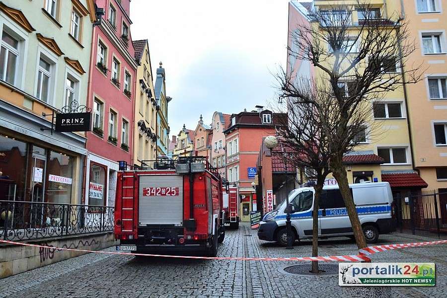 Jelenia Góra : ul. Konopnickiej zamknięta ! Ewakuacja mieszkańców.