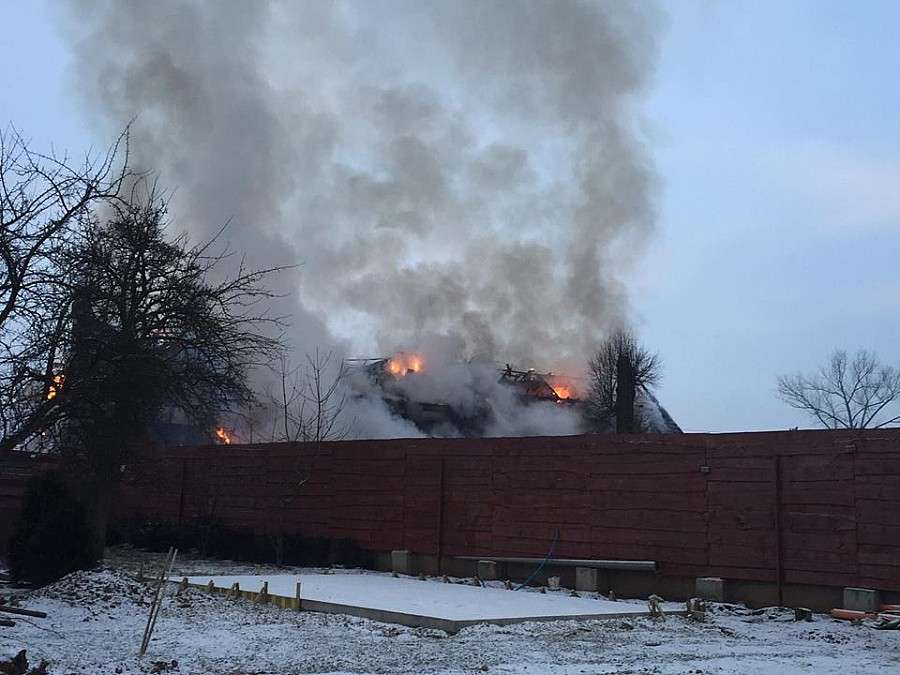 Pali się Hotel Karczma u Macieja w Sadach Dolnych