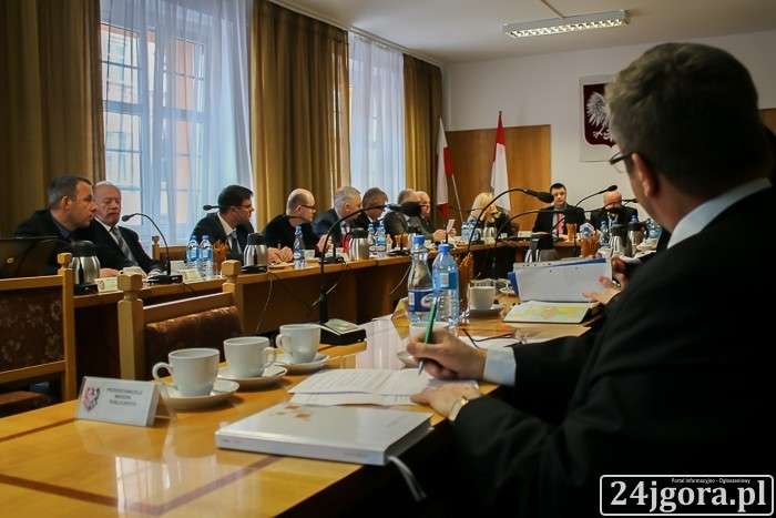 Hakerzy zaatakowali jeleniogórskie starostwo. Z konta zniknęło 250 tys. zł