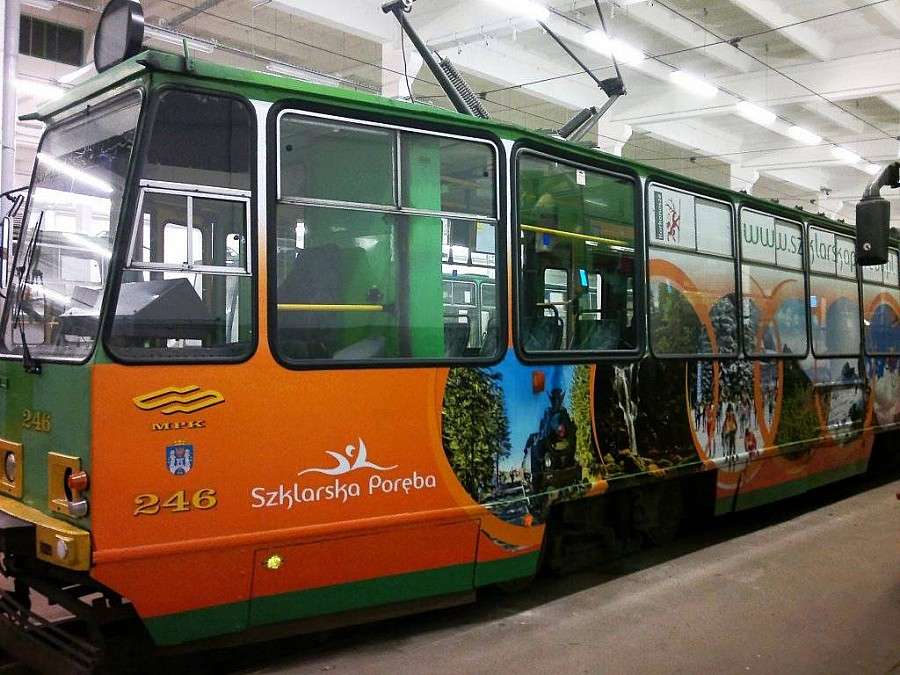Tramwaj w Poznaniu reklamuje Szklarską Porębę