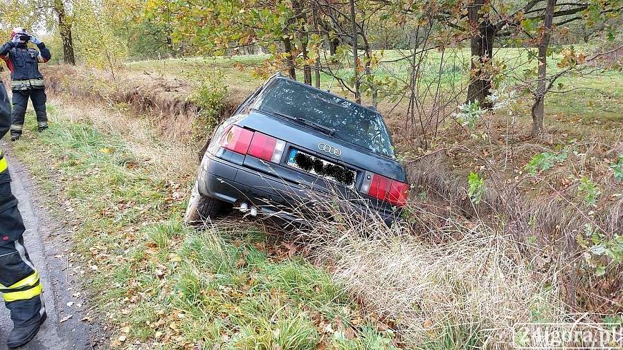 Audi wjechało do rowu