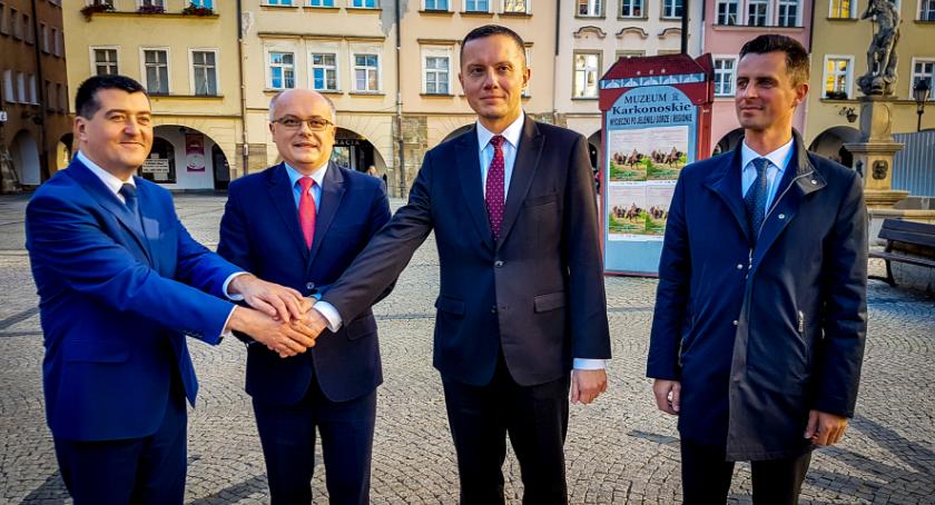 K.Mróz : Liczę na poparcie wyborców H.Papaja i Pawła Gluzy