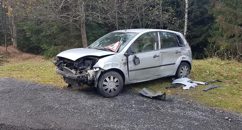 Porzucone auto na drodze do Jakuszyc