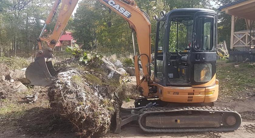 Skradziono koparkę w Podgórzynie