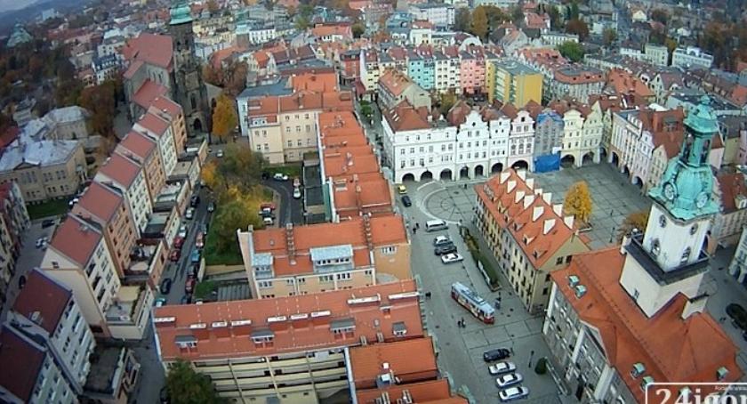 Dzięki miejskim kamerom ujęto chuligankę