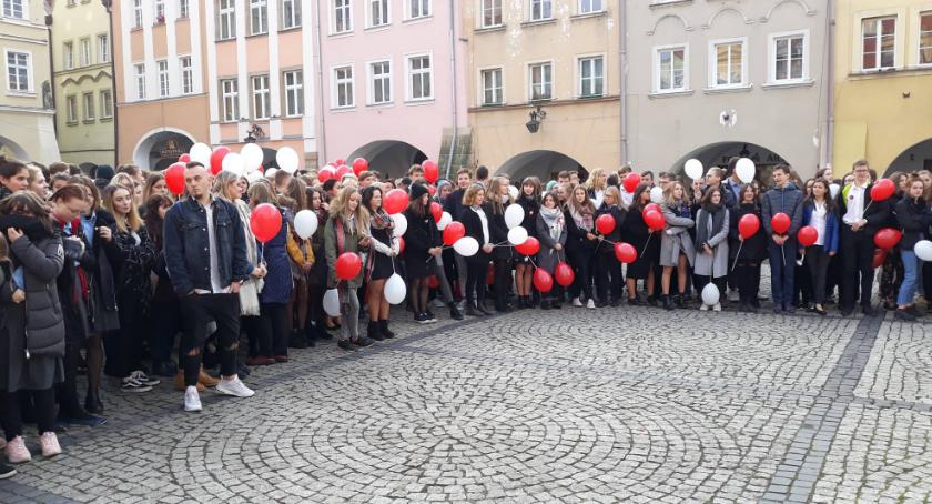 Łańcuch Niepodległości na Placu Ratuszowym