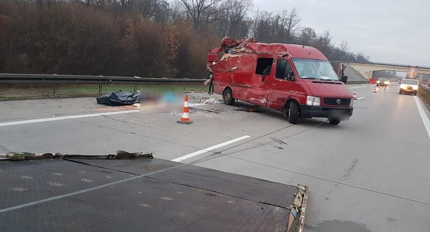Tragiczny wypadek na A4. Ciało rozrzucone na jezdni.