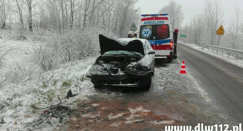 Spadł pierwszy śnieg. Na drogach doszło do kilku zdarzeń