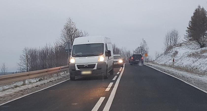 20-latek potrącony przez busa