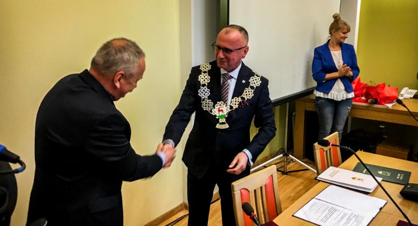 Łzy wzruszenia podczas pierwszej sesji. Jerzy Łużniak złożył ślubowanie.