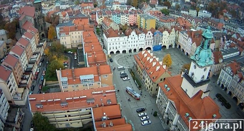 Chciał ukraść telefon. Pobił młotkiem mężczyznę w centrum miasta