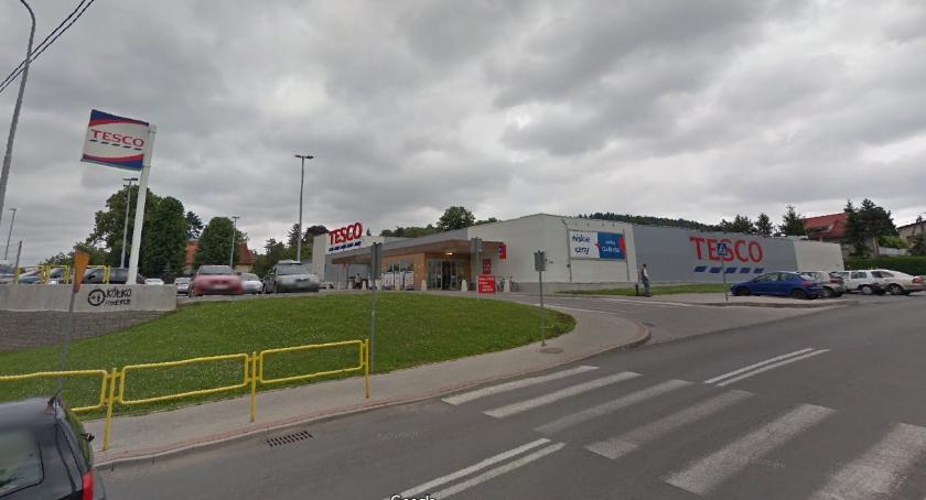 Tesco przy ul. Wolności w Cieplicach zamknięte.